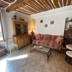 https://charmante-petite-maison-de-village-au-centre.fr-provencehotel.com