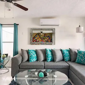 4br-housebonus-studio-rooftop-bar-close-to-beach.quintano-roohotels.com/