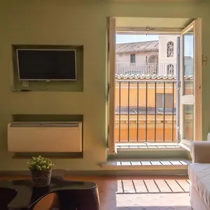 piazza-venezia-charming-bright-apartment.it-romehotels.com/